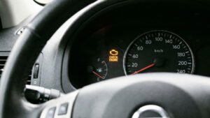 Check Engine lemputė, ką daryti ir ar galima važiuoti?